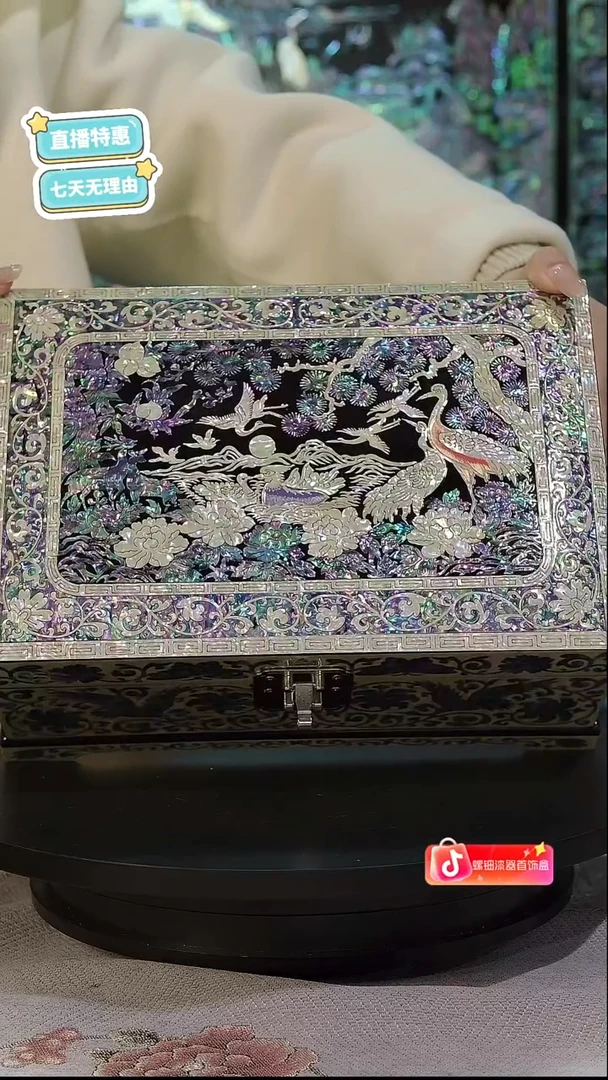 鱼锁绒布底·弘贝雅螺钿漆器文化馆