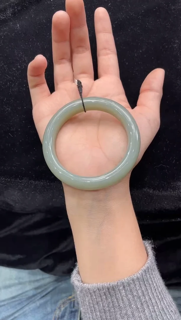 未镶嵌手镯和田玉新疆且末料青白玉56-57圈口上等和田玉手镯女