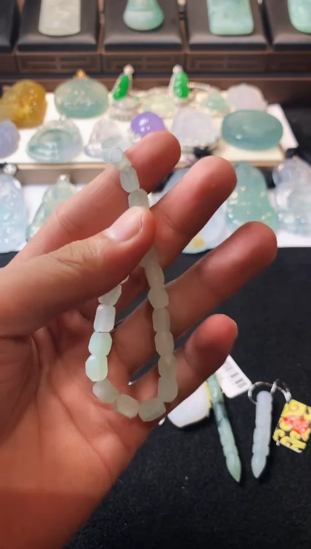 未镶嵌定制翡翠洞****雀  S毛货不退不换