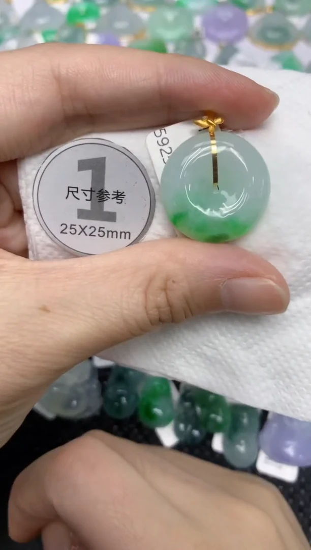 颈饰18K金镶嵌翡翠111111111