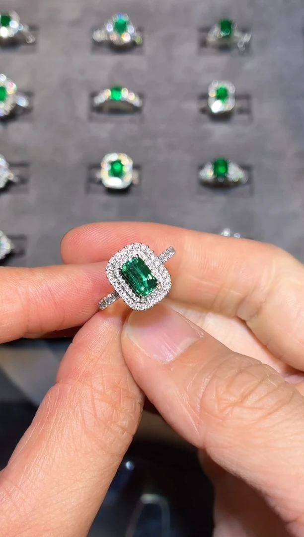 18K金镶嵌戒指祖母绿【闪购】1.1ct/同步展会价/极微油