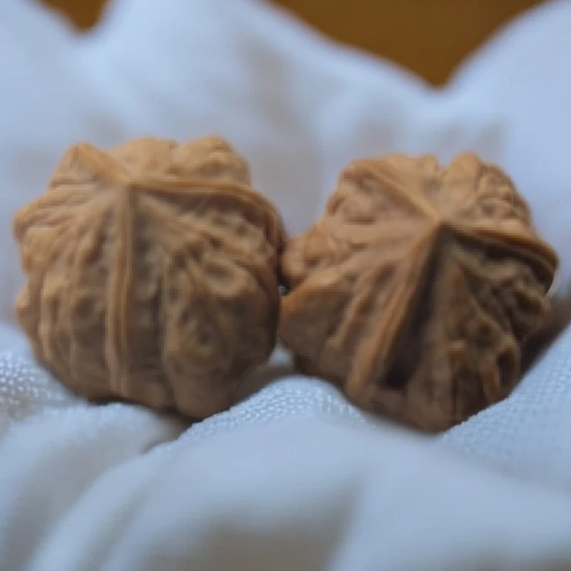 猴头核桃野生嵩山蛤蟆头三棱手把件