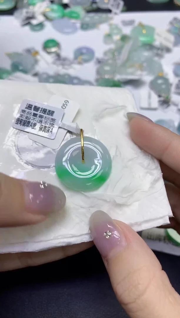 颈饰18K金镶嵌翡翠天然缅甸翡翠A货多样性发一件