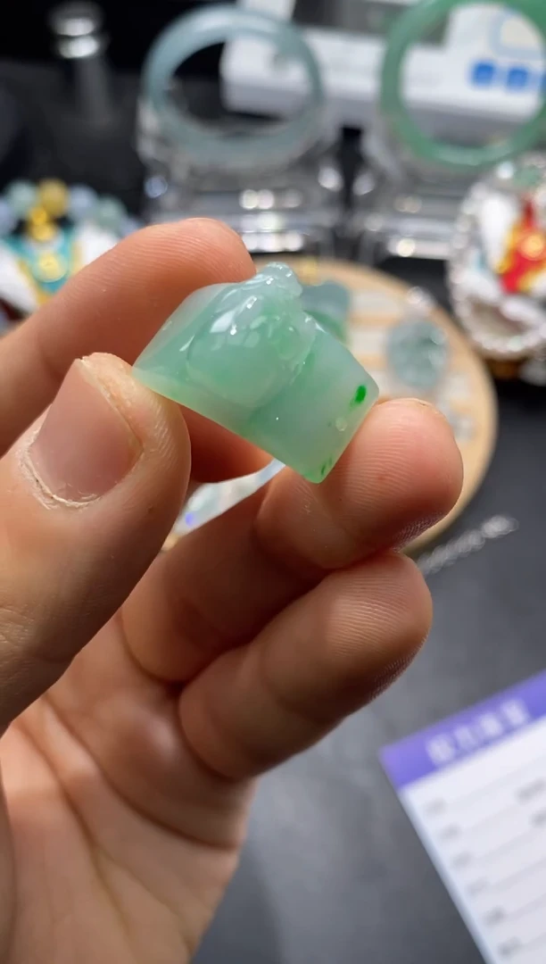 翡翠未镶嵌耳饰寄售不退换