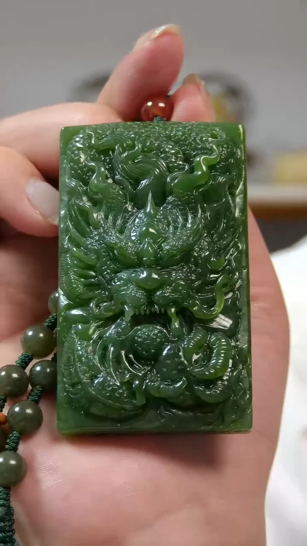 颈饰未镶嵌和田玉龙牌