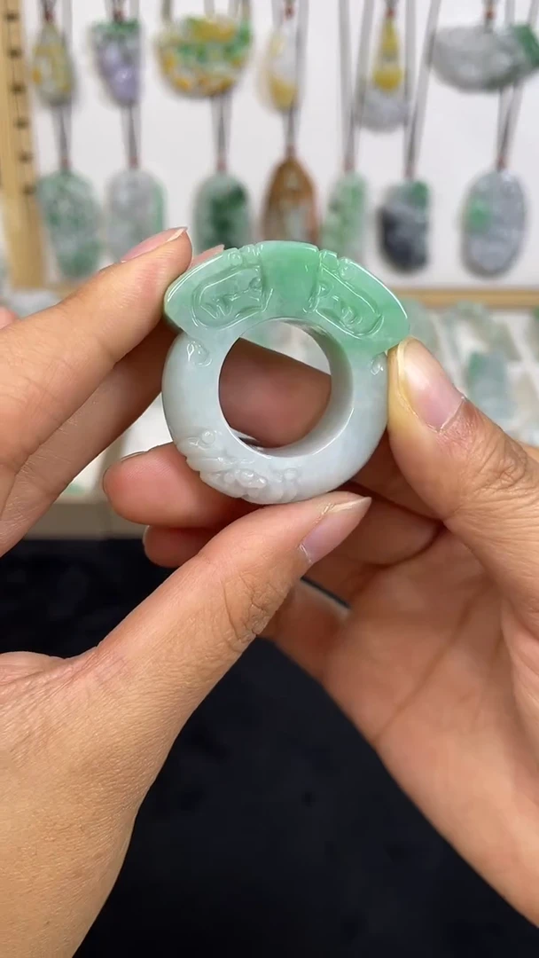 颈饰未镶嵌翡翠1