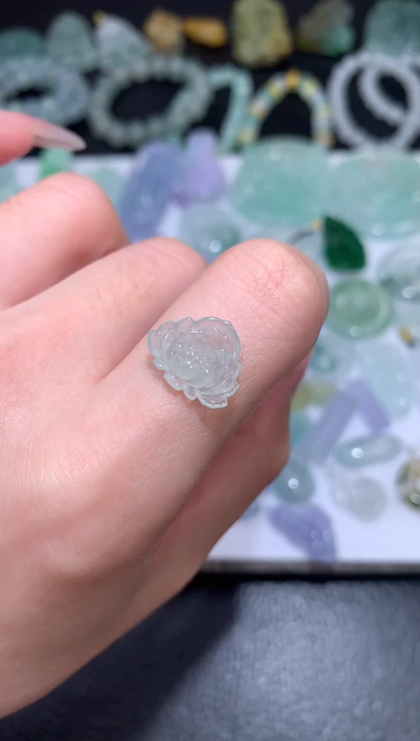 未镶嵌定制翡翠莲花