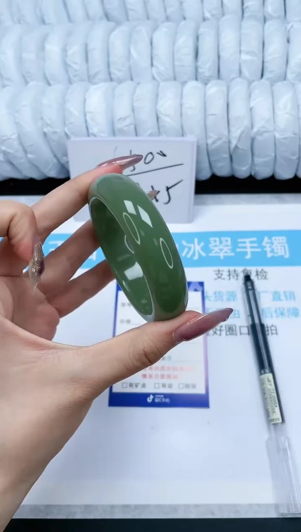 【闪购商品】石英质玉手镯未镶嵌135-54.5