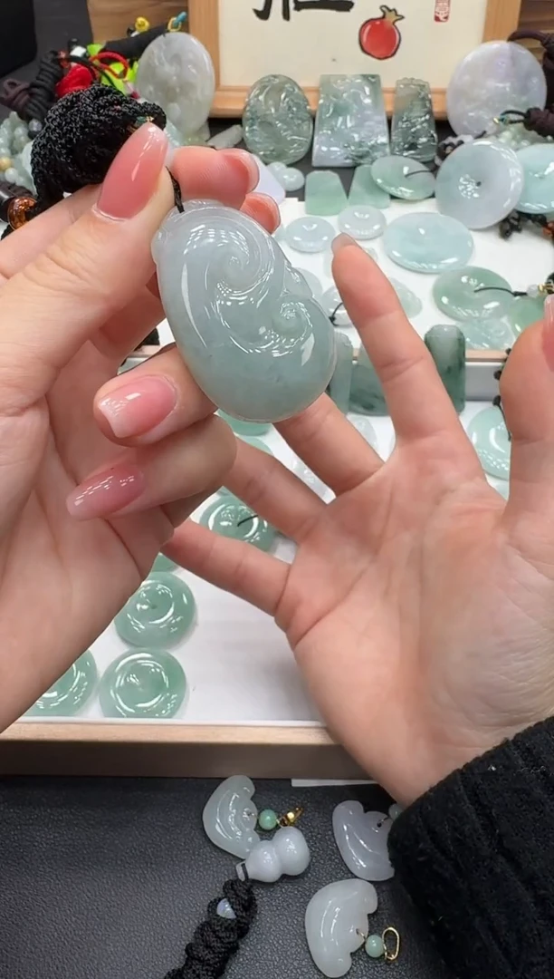 颈饰未镶嵌翡翠香**?如意多样性发其一