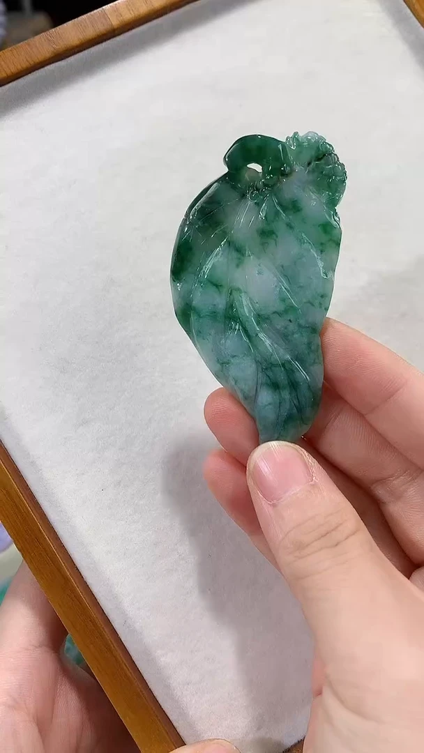 颈饰未镶嵌翡翠吊坠