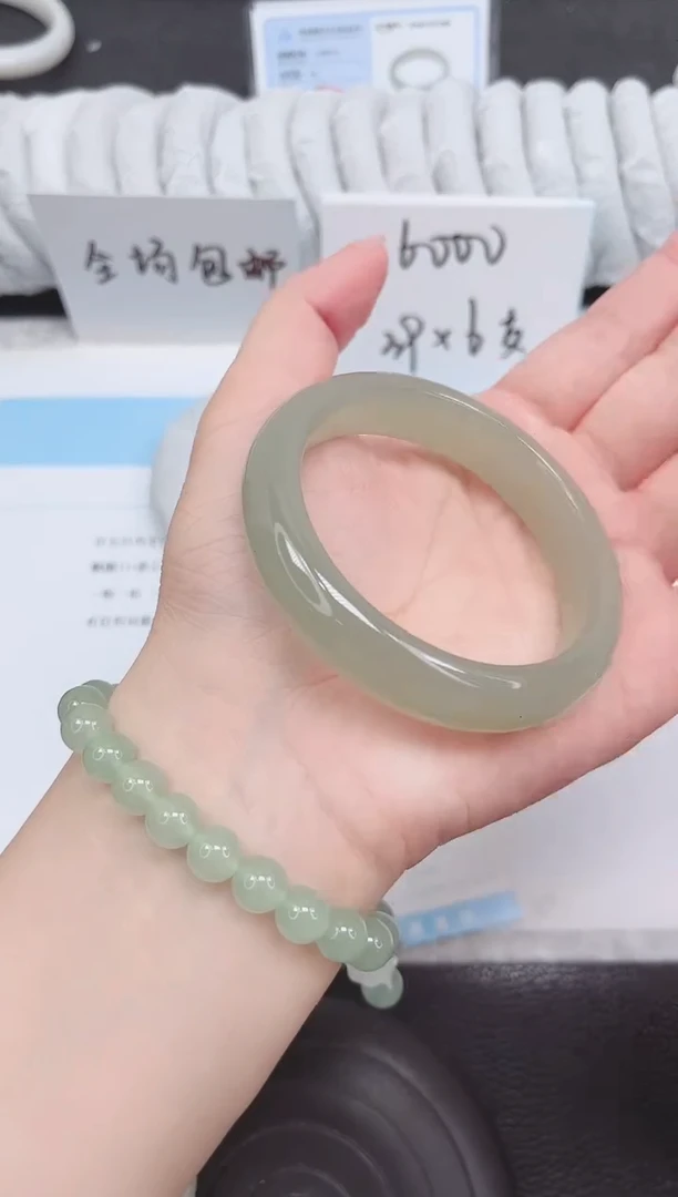 未镶嵌手镯石英质玉121-56.6