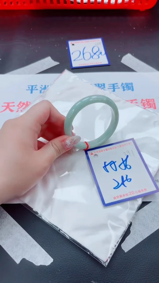 未镶嵌手镯翡翠1