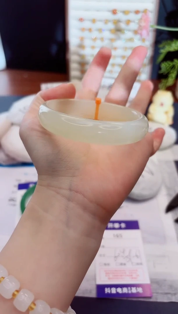 未镶嵌手镯石英质玉165-玉兰白-圈口60