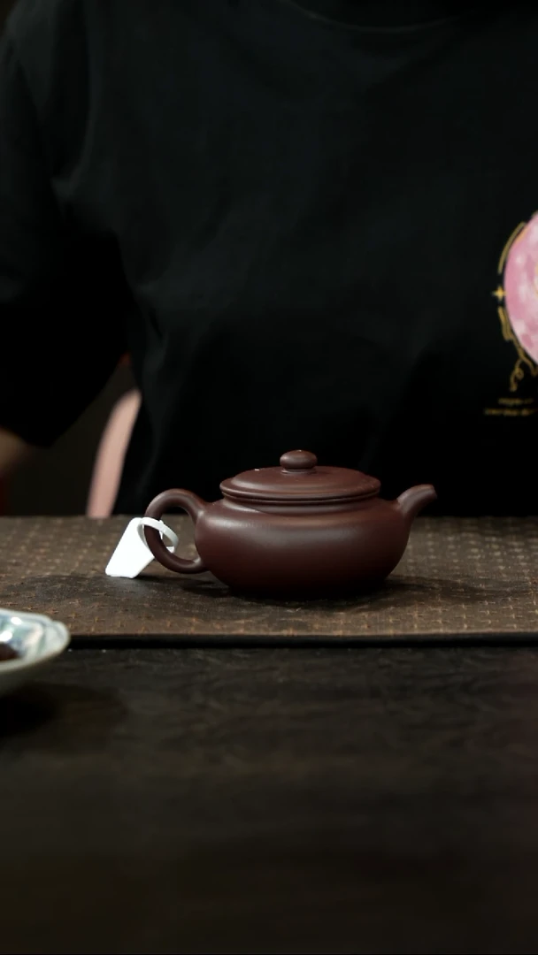 茶壶紫砂老紫泥扁腹仿古180cc