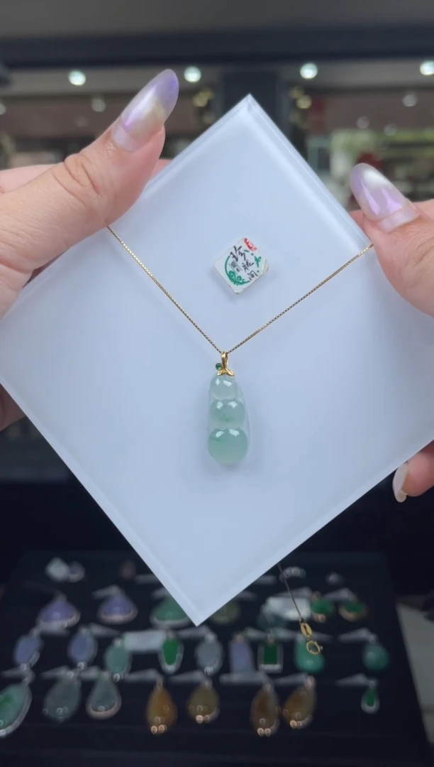 颈饰18K金镶嵌翡翠27号标签撕毁不退换
