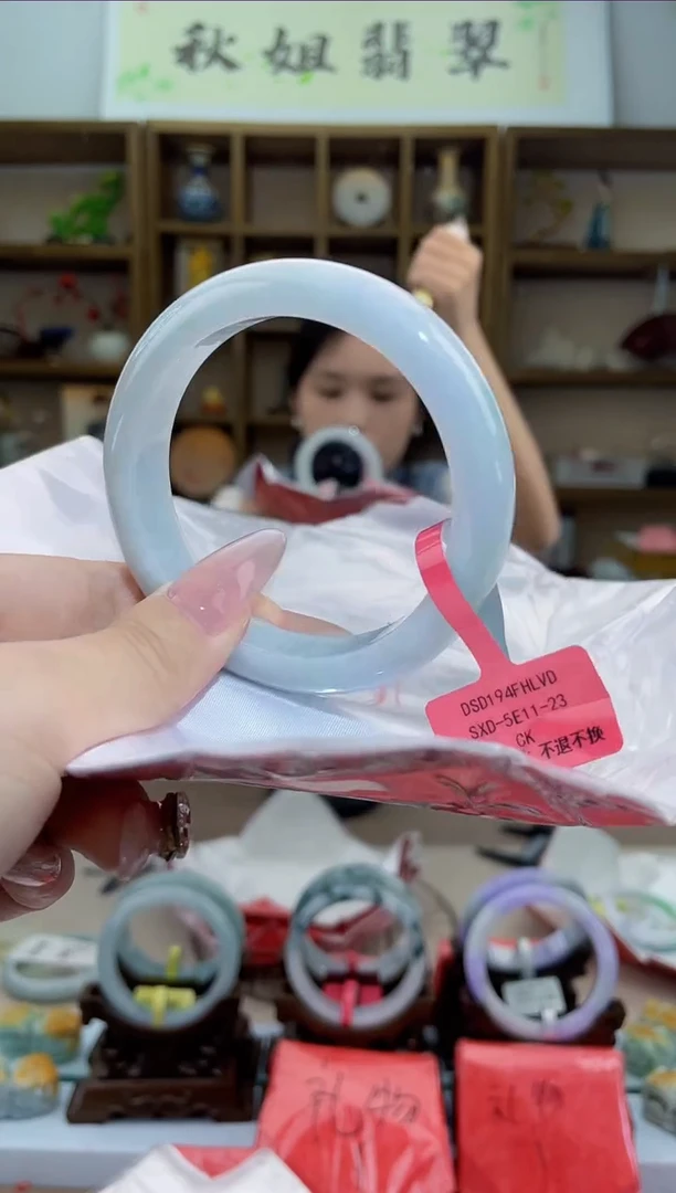 翡翠手镯未镶嵌翡翠手镯