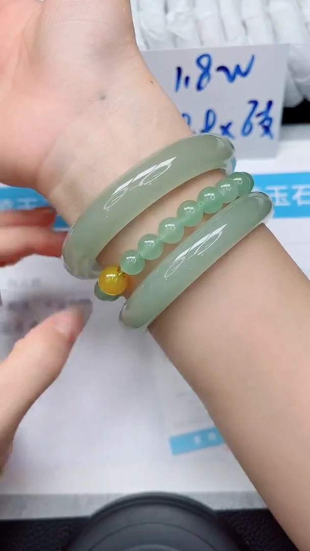未镶嵌手镯石英质玉122-63