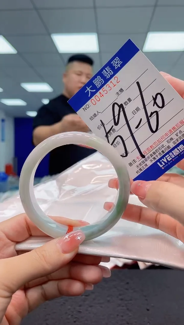 【闪购商品】翡翠手镯未镶嵌AAAAAAAAAA