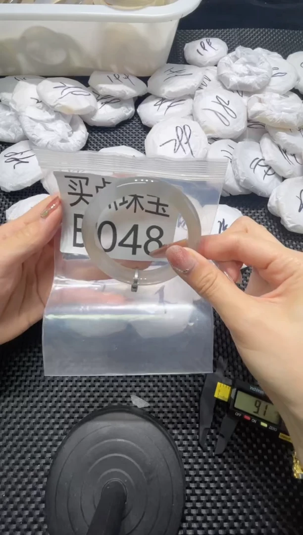 玛瑙/玉髓手镯未镶嵌B048