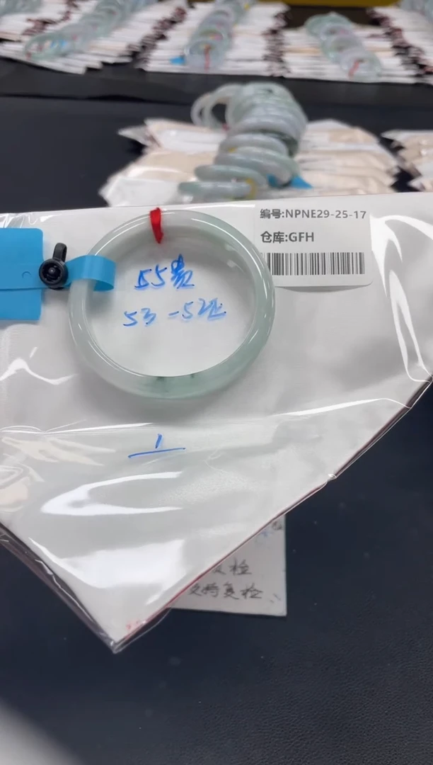 未镶嵌手镯翡翠翡翠手镯