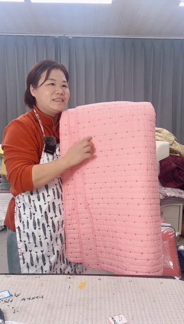 棉2.3*2.4桃花粉米粒绣纯棉床盖