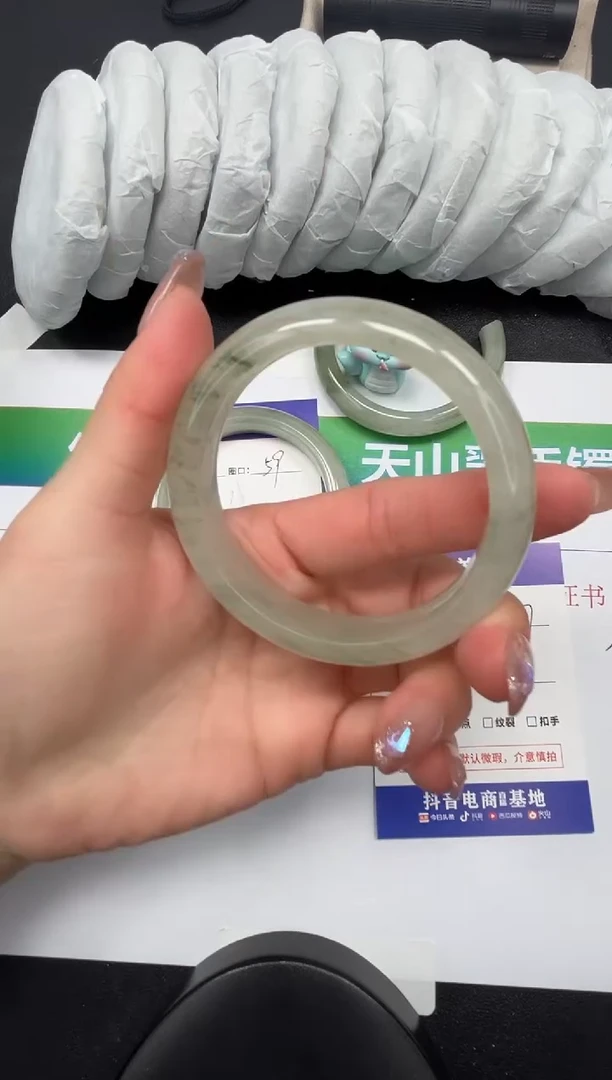 【闪购商品】石英质玉手镯未镶嵌42-57.7