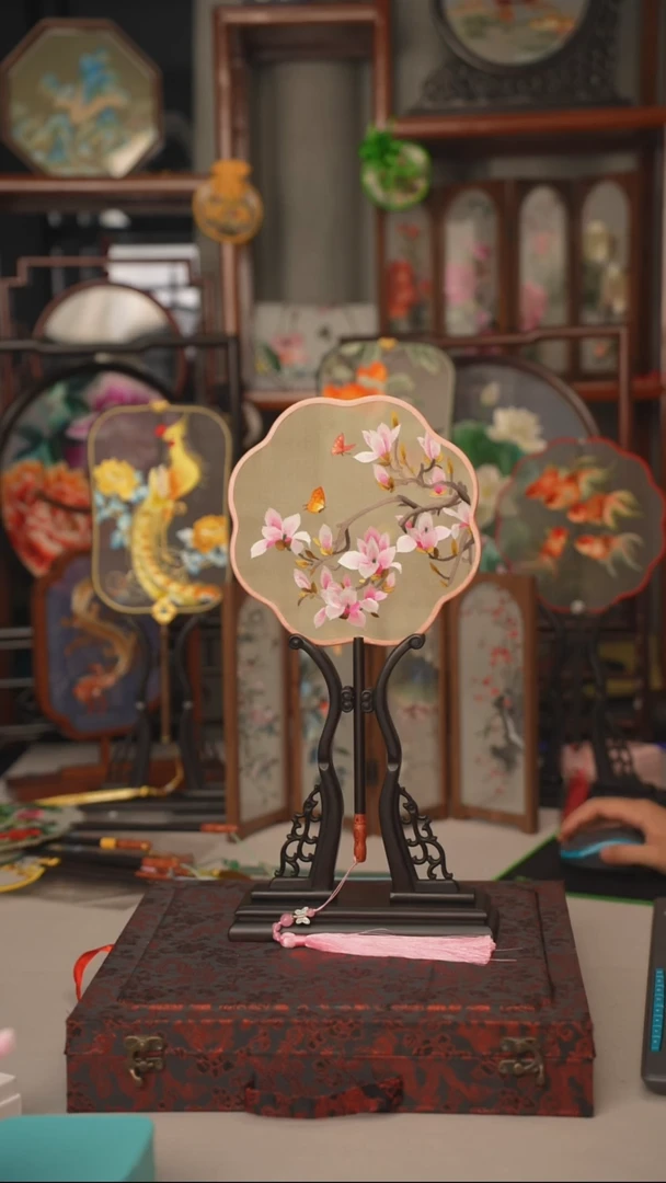 扇子苏绣作品手工团扇