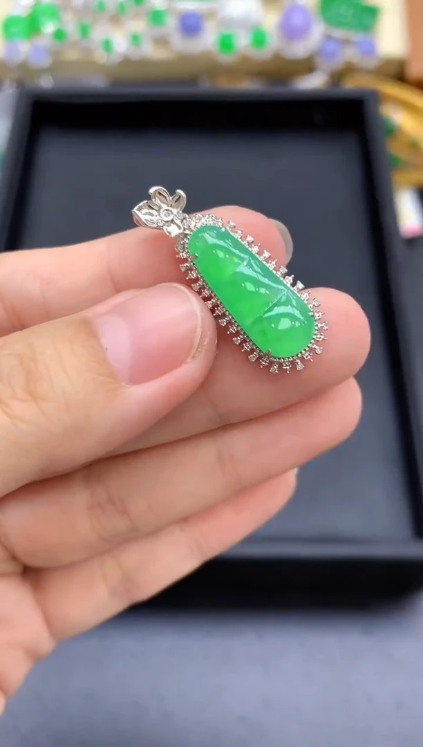 颈饰18K金镶嵌翡翠521-中国好珍宝