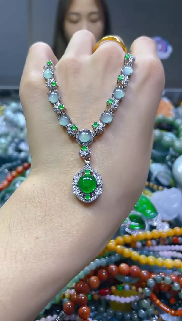 翡翠未镶嵌颈饰/M/翡翠A货，一件也是批发价