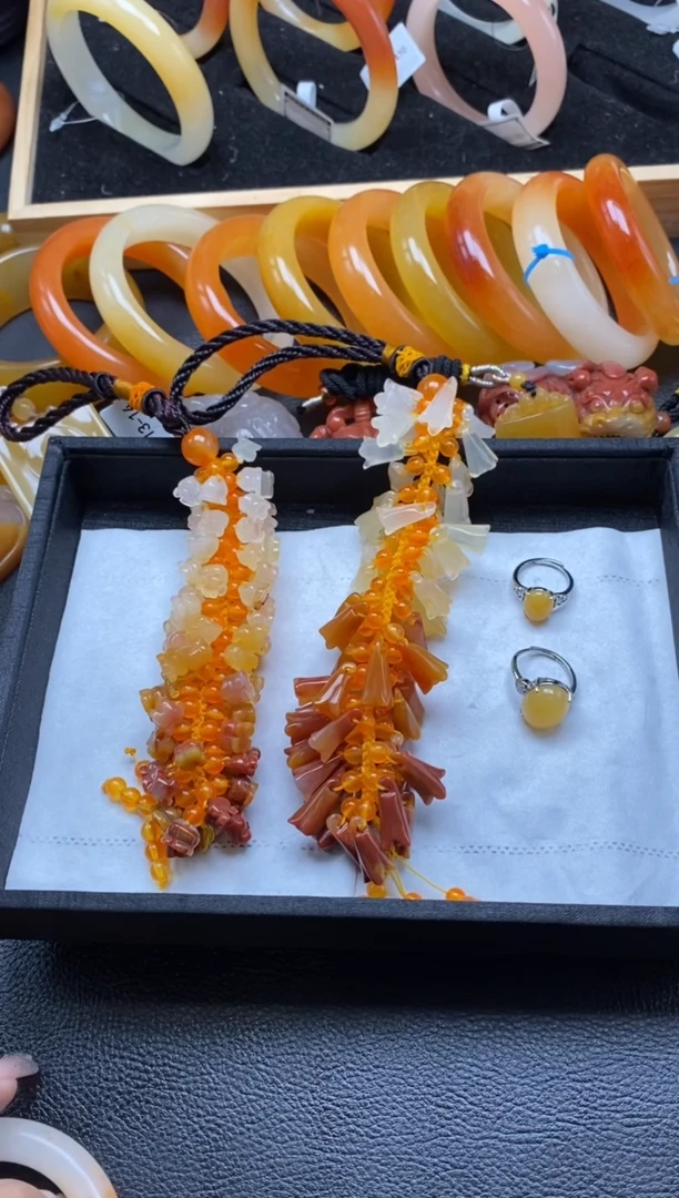 【闪购商品】石英质玉（黄龙玉）车挂未镶嵌37864