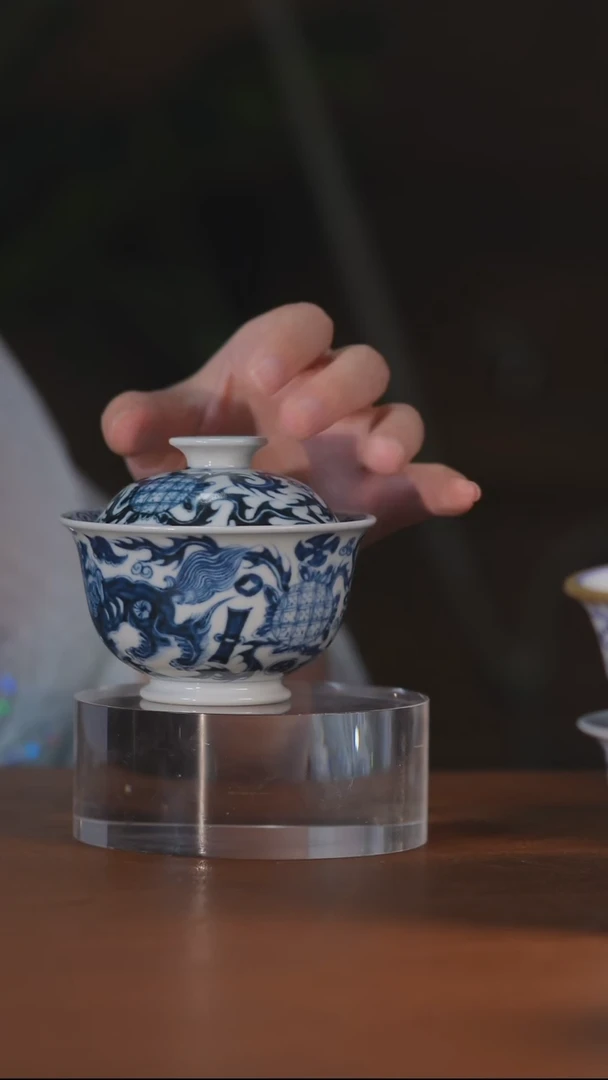 元青花双狮盖碗