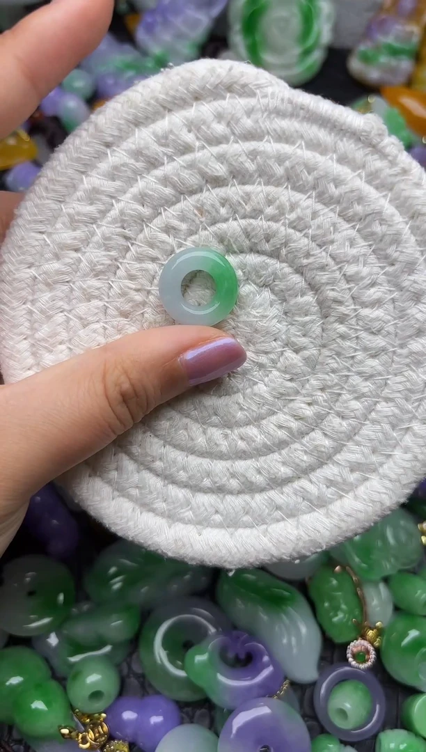 颈饰未镶嵌翡翠缅甸翡翠吊坠