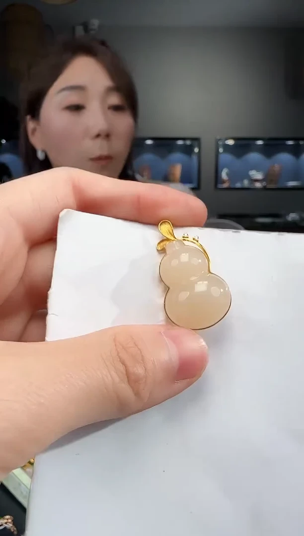 和田玉18K金镶嵌吊坠(不含链)1