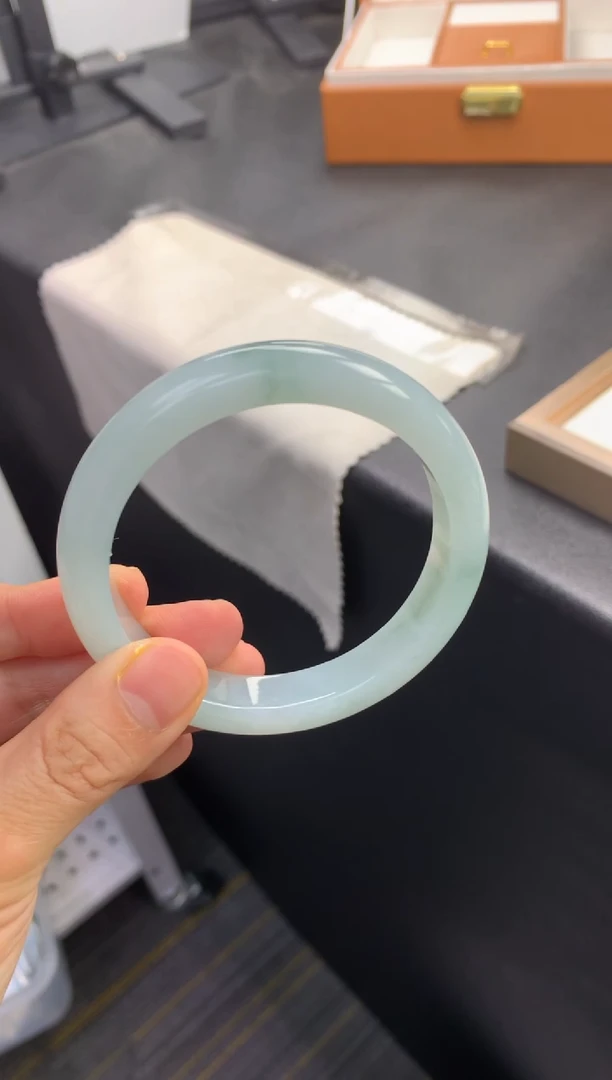 未镶嵌手镯翡翠退货需手镯吊牌标签完好