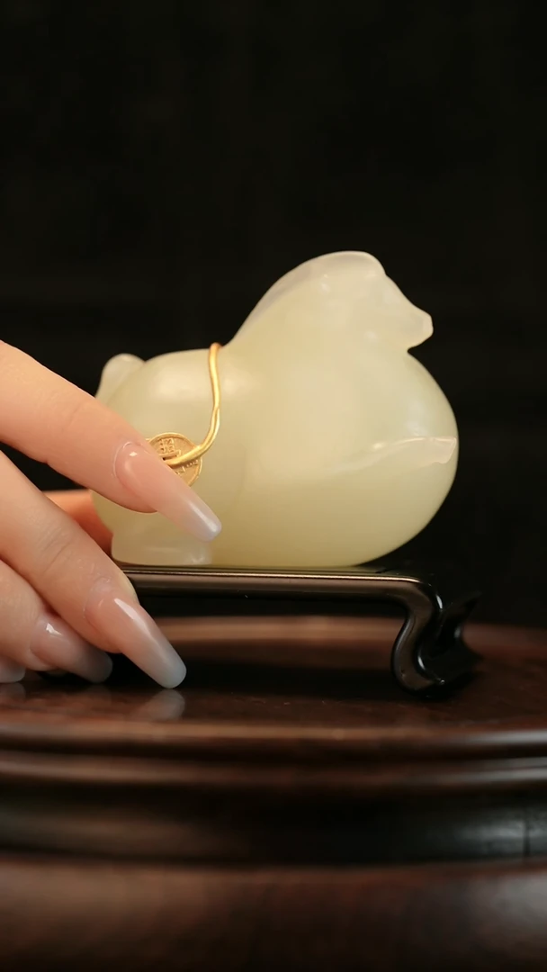 云南石竹叶青雕刻：马背金币