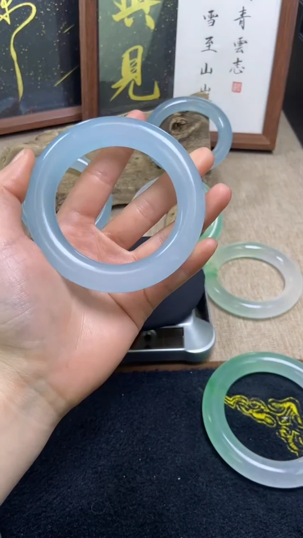 石英岩手镯天空蓝