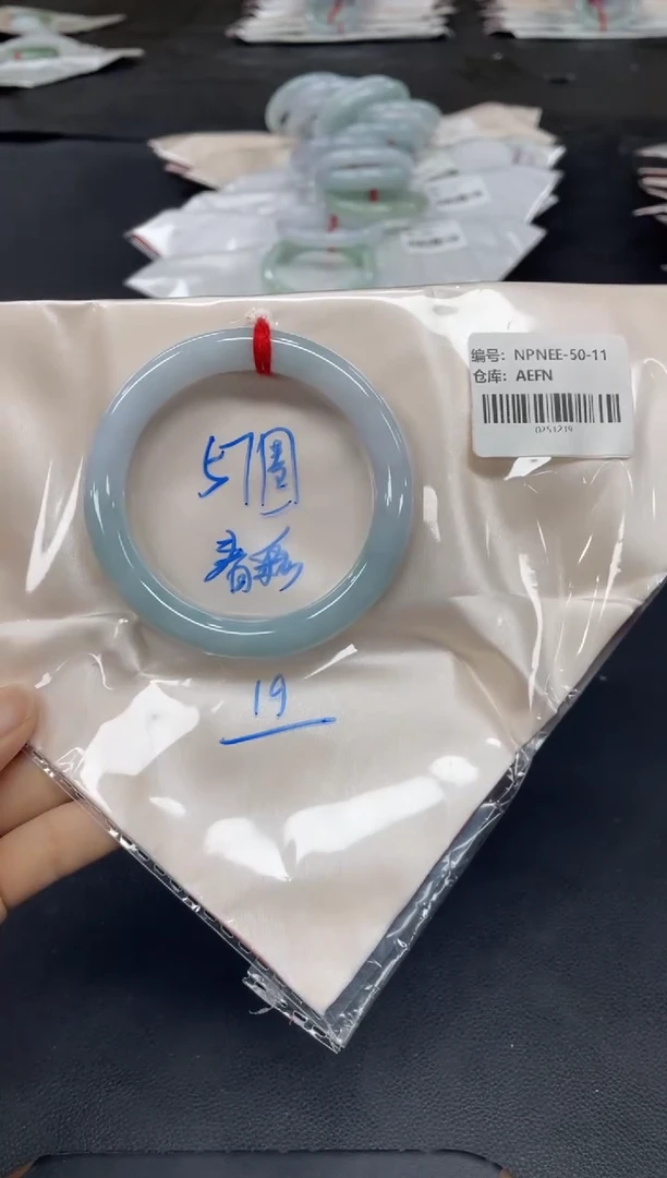 未镶嵌手镯翡翠翡翠手镯