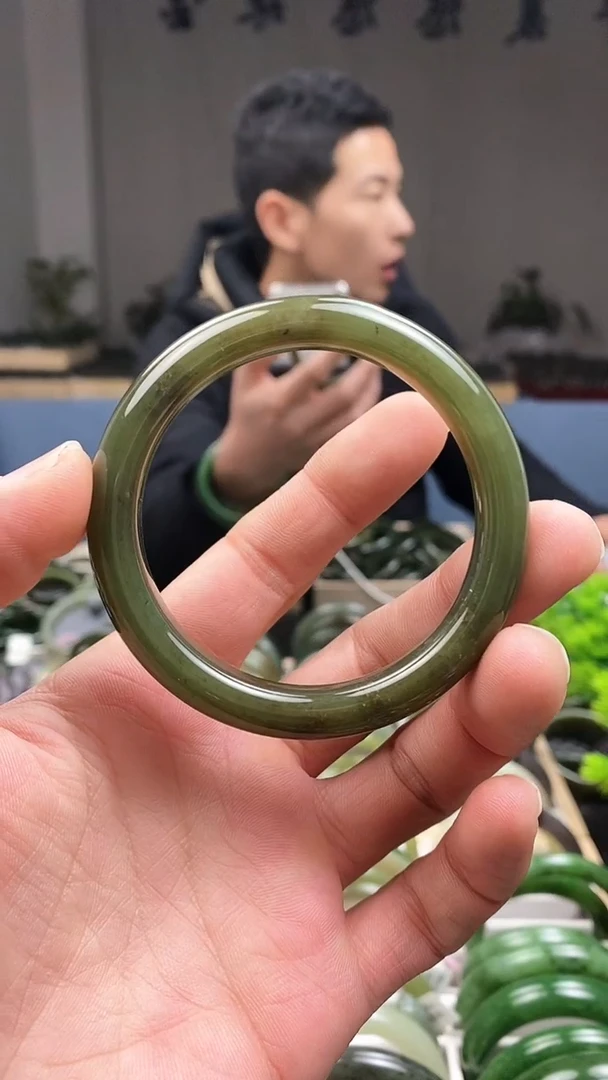 【闪购商品】和田玉手镯未镶嵌55