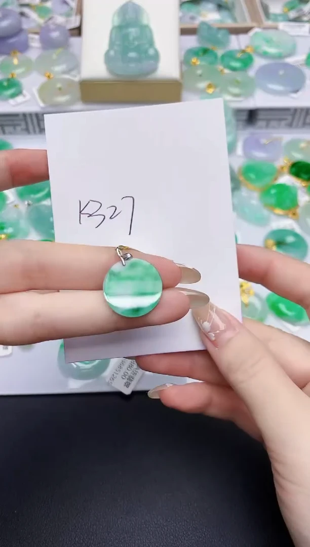 翡翠18K金镶嵌颈饰天然缅甸A货翡翠