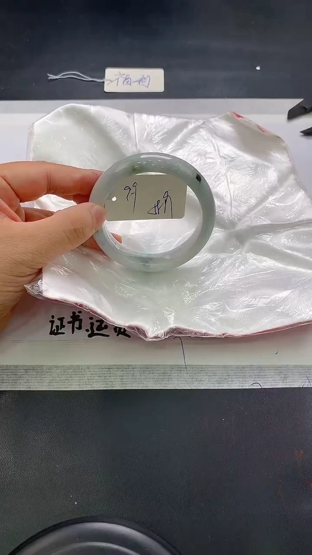 翡翠手镯未镶嵌8