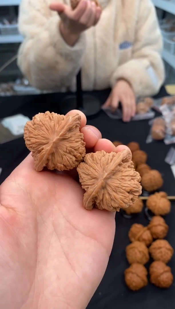 【闪购商品】文玩核桃把件汉高楼40-t407