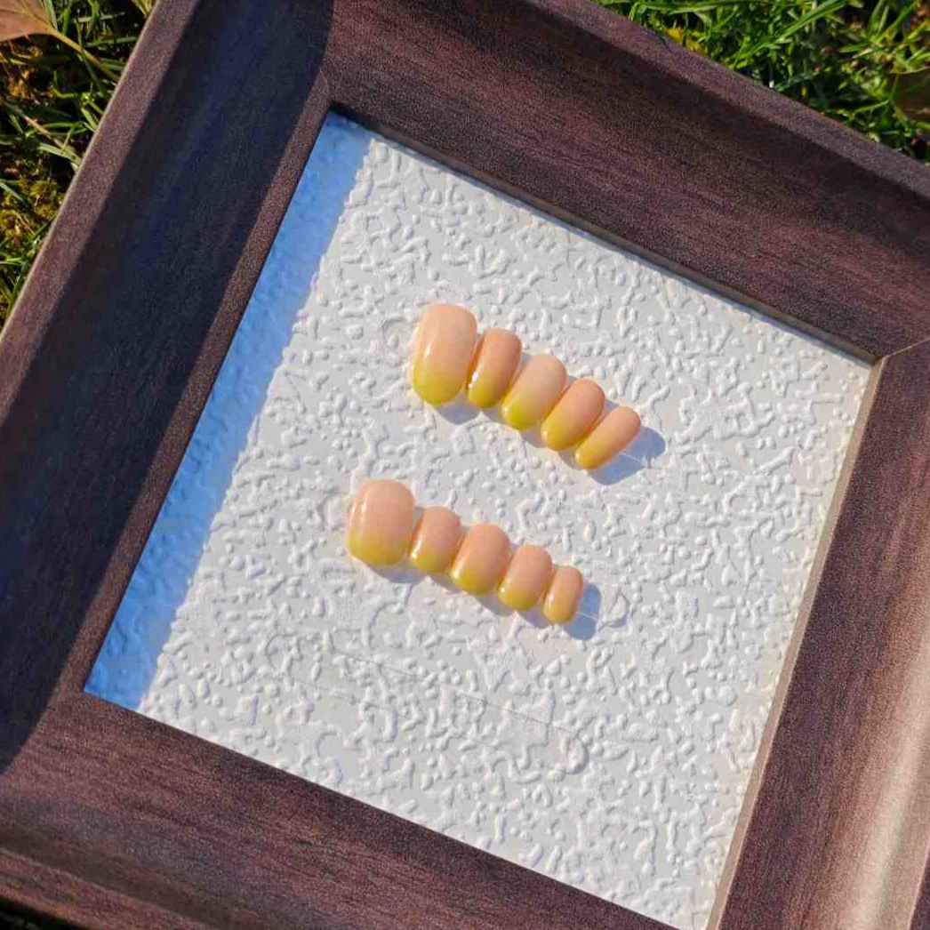 一抹春-欧可淡绿色渐变简约美甲