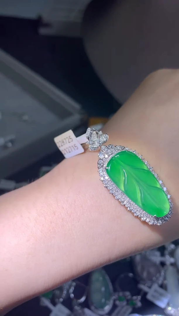 吊坠(不含链)18K金镶嵌翡翠吊坠