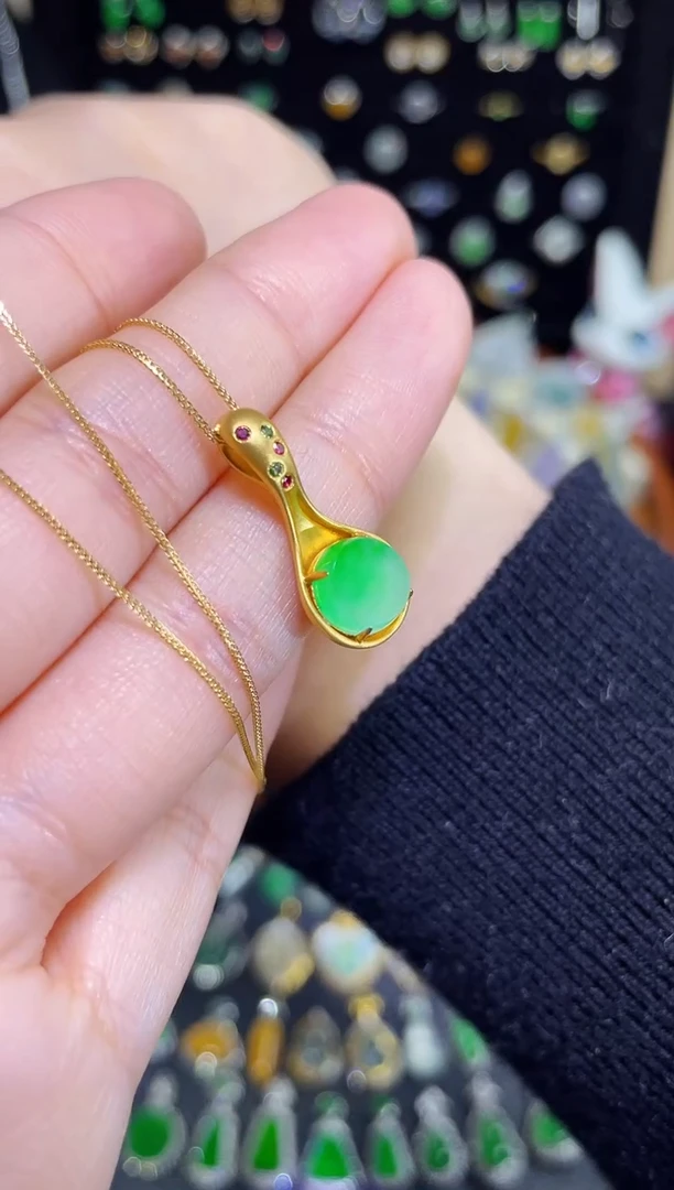 翡翠18K金镶嵌颈饰高冰金丝阳圆牌金汤匙套链
