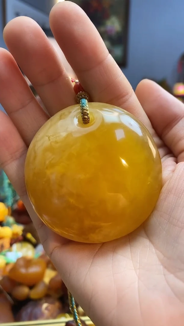 未镶嵌颈饰琥珀吊坠