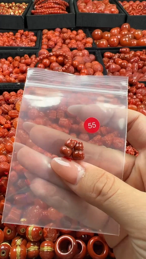 南红玛瑙未镶嵌颈饰1