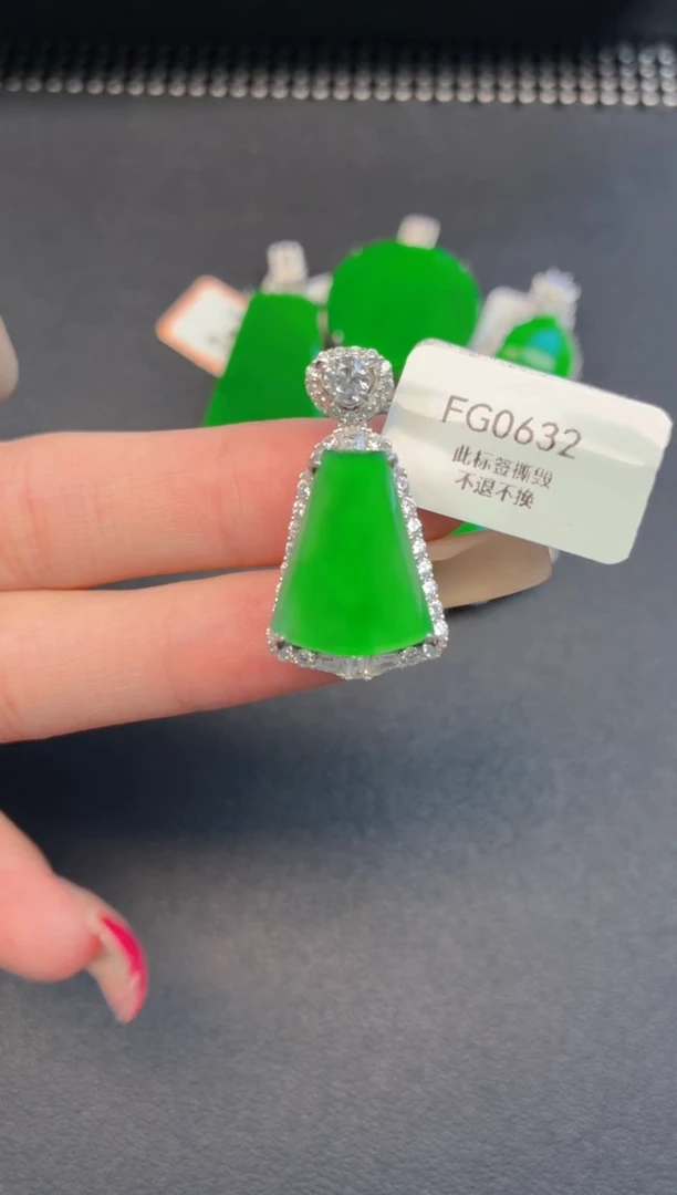颈饰银S925镶嵌翡翠吊坠