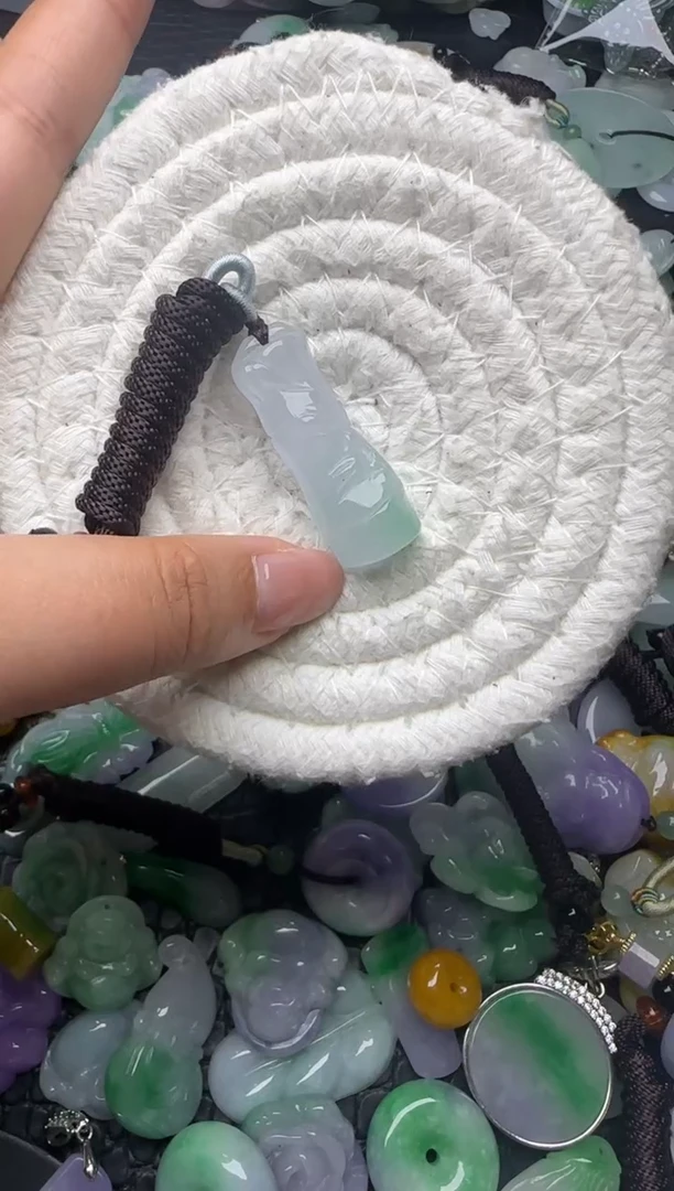 颈饰未镶嵌翡翠缅甸翡翠吊坠