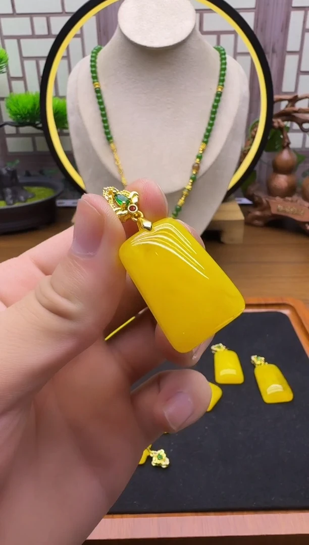 蜜蜡吊坠(赠链)14K金镶嵌L78