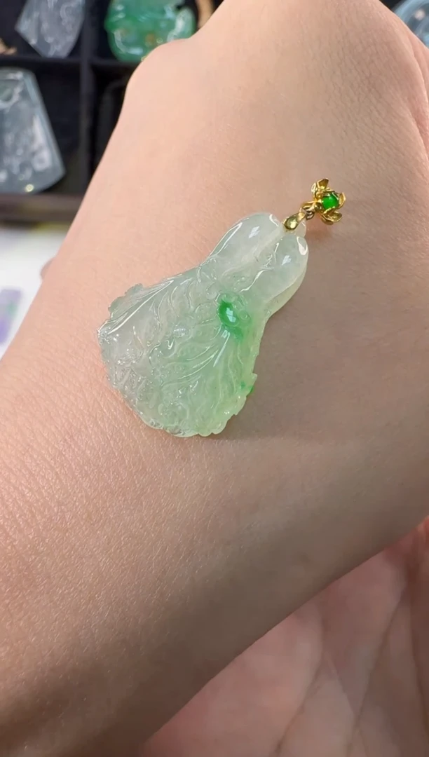 颈饰18K金镶嵌翡翠缅甸A货翡翠